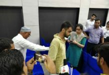 जेएनयू के छात्र उमर खालिद पर दिल्ली के कांस्टीट्यूशन क्लब के पास फायरिंग