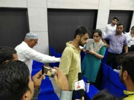 जेएनयू के छात्र उमर खालिद पर दिल्ली के कांस्टीट्यूशन क्लब के पास फायरिंग