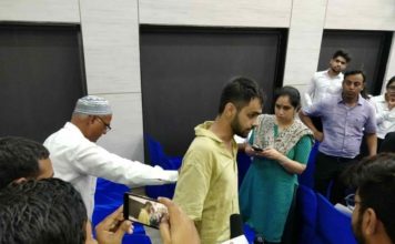 जेएनयू के छात्र उमर खालिद पर दिल्ली के कांस्टीट्यूशन क्लब के पास फायरिंग