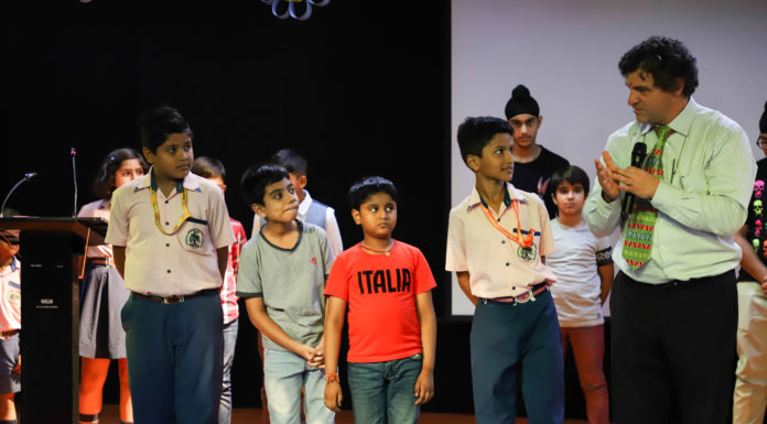 रवीन्द्र नाथ वर्ल्ड स्कूल में ग्रैमी अवार्ड विजेता प्रो. गेराल्ड विर्थ म्यूजिक लर्निंग की शुरूआत किया