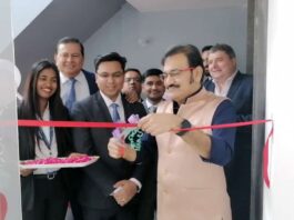 बहरापन के लिए पहला सिग्निया हियरिंग एड स्टोर का उद्घाटन