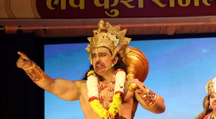 संजीवनी बूटी लाते हनुमान जी आकाश में चंद्रयान देख मुस्कराए