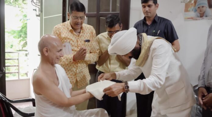 श्री मनिंदरजीत सिंह बिट्टा जी ने पूज्य दिव्यतपस्वी आचार्य हंसरत्नसूरीश्वरजी महाराज साहेब से की भेंट