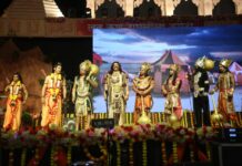 लव कुश रामलीला के मंच पर ए आई की टेक्निक, स्पेशल इफेक्ट के जरिए रामसेतु का निर्माण