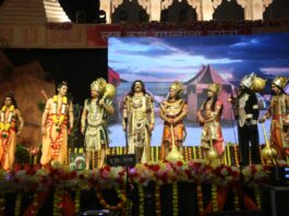 लव कुश रामलीला के मंच पर ए आई की टेक्निक, स्पेशल इफेक्ट के जरिए रामसेतु का निर्माण