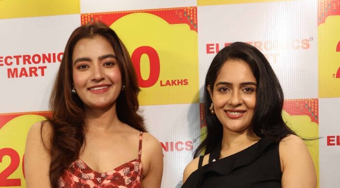 इलेक्ट्रॉनिक्स मार्ट ने मनाया दशहरा उत्सव, विजेता को मिला 20 लाख रुपये का बंपर कैश प्राइज